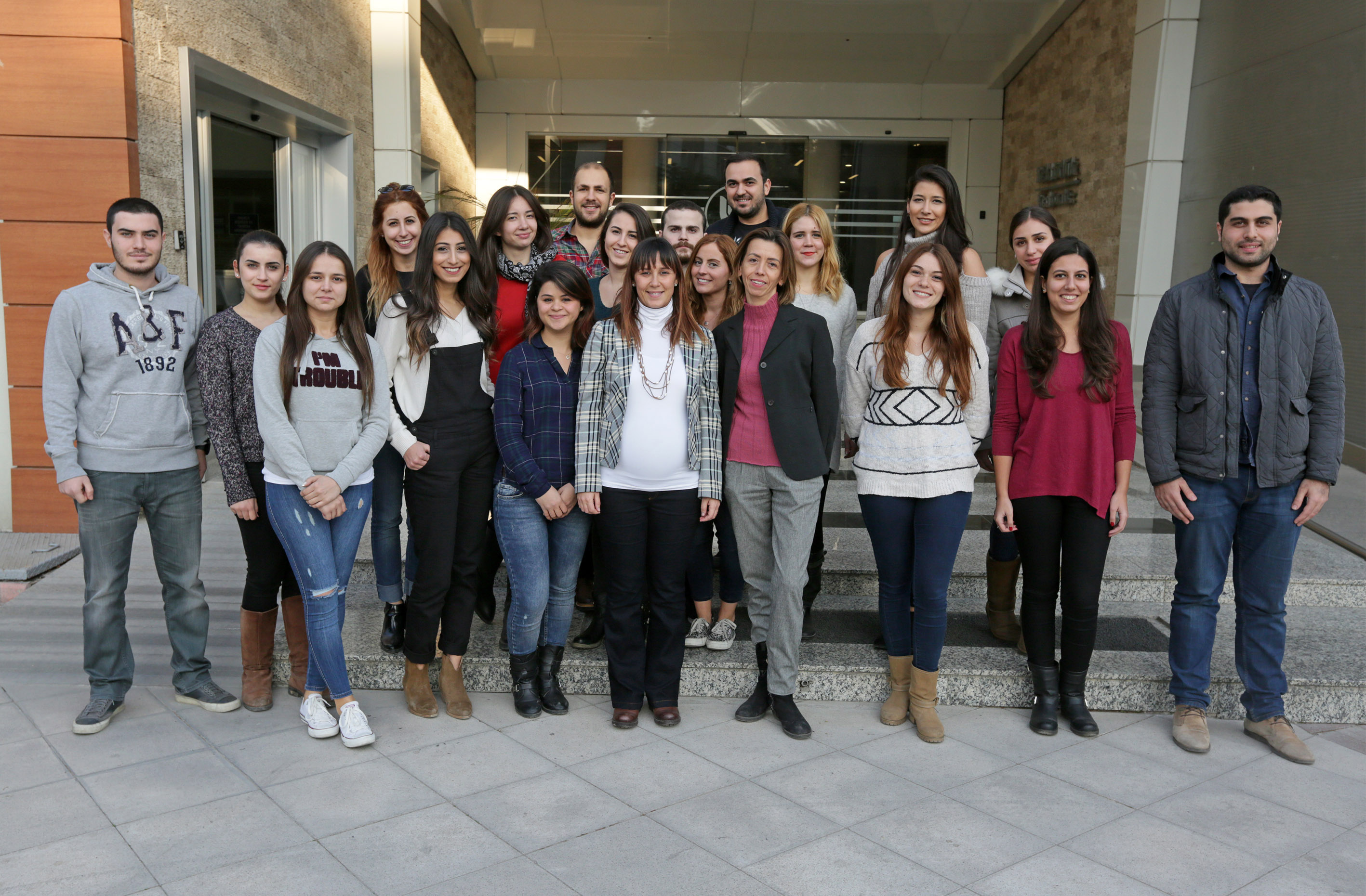 İzmir `lilerin Hafta Sonu Eğlenceleri  AVM `ler