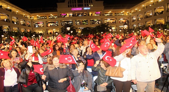 Efe gösterisine büyük alkış 