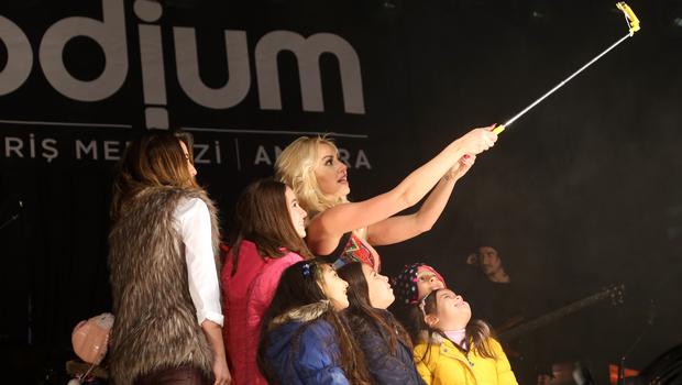Hadise Podium AVM`yi Salladı 