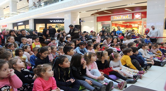 Kırmızı Başlıklı Kız, Agora`da 
