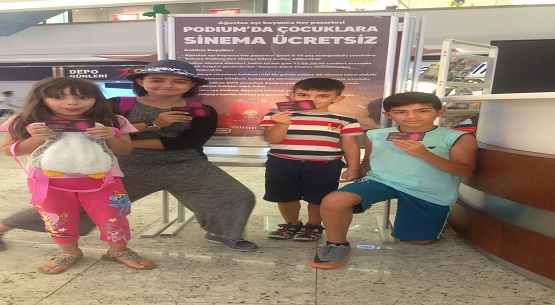 Podium`dan çocuklara hediye sinema 