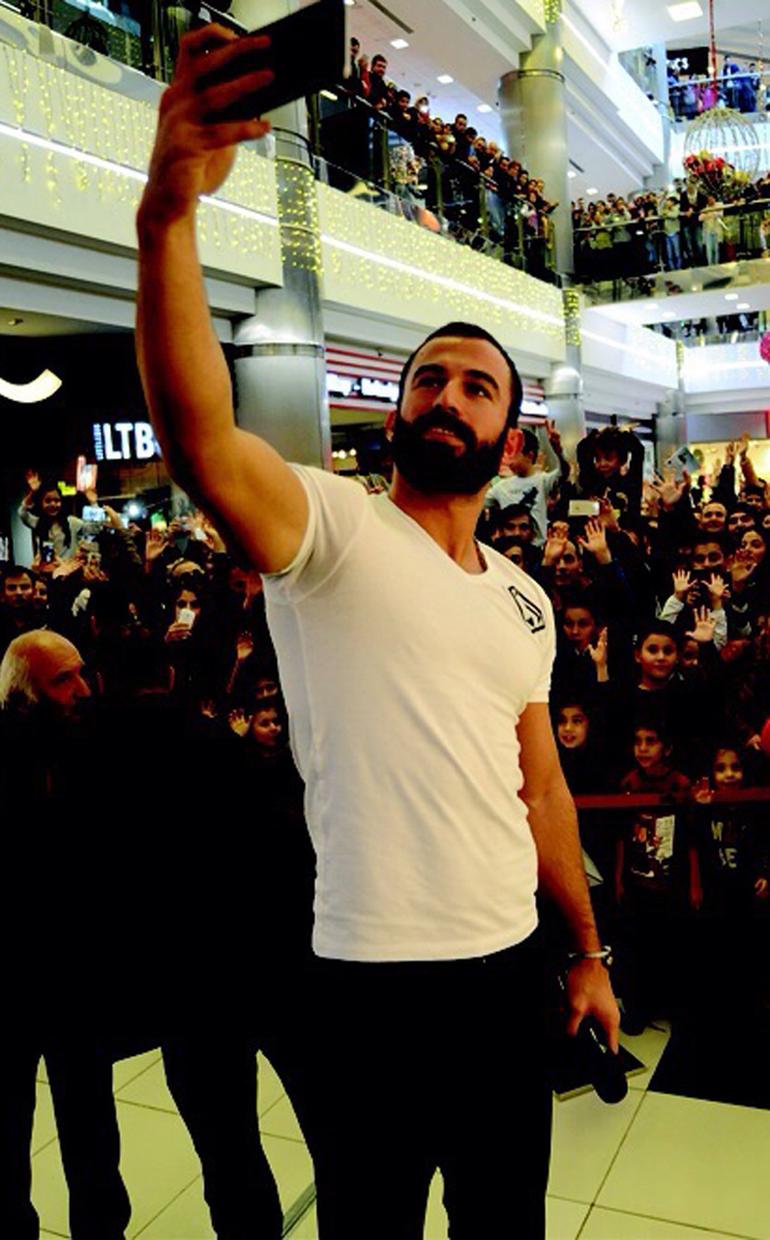 Turabi A City AVM`de Gövde Gösterisi Yaptı 