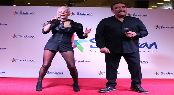 Ümit Besen ve Pamela Serdivan AVM`yi salladı 