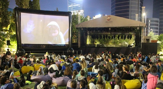 Zorlu`da açık hava sinema keyfi 